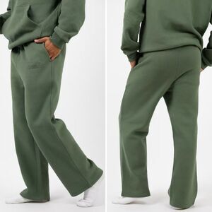 COMFRT Minimalist Straight Leg Sweatpants in Forest Green Size S NWOT